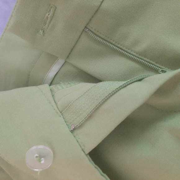 Trina Turk Lime Green Clam Diggers sz 2 - Picture 6 of 7